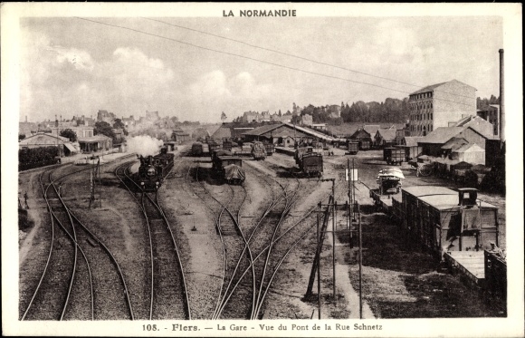 Postcard Flers Orne, La Gare, View of the Rue Schnetz Bridge, Railway