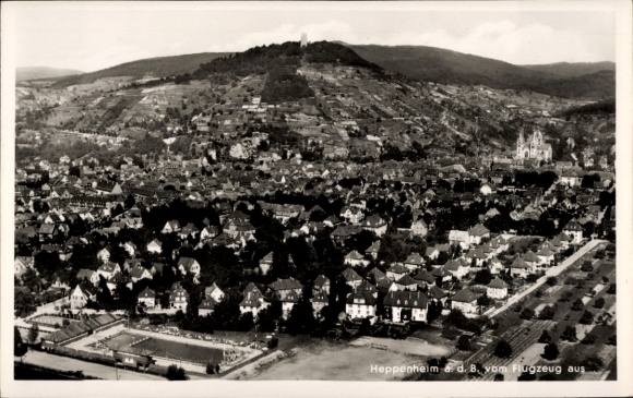 Ak Heppenheim an der Bergstraße, Luftaufnahme von  Wohngebäude, Landschaft, Kirchturm