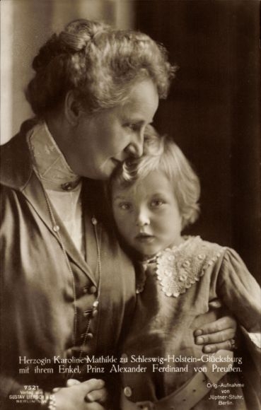 Postcard Duchess Caroline Mathilde of Schleswig Holstein Glücksburg, Prince Alexander Ferdinand of Prussia