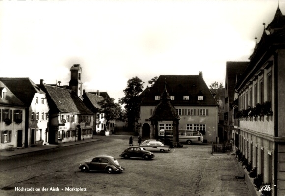 Postcard Höchstadt an der Aisch, market square, cars