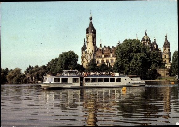 PC Schwerin in Mecklenburg, view of the castle, passenger ship