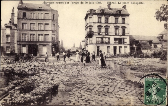 Ak Elbeuf Seine Maritime, Schäden durch das Unwetter am 30. Juni 1908, Platz Bonaparte, histor...
