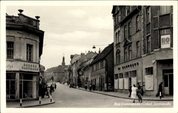 Postcard Bad Freienwalde an der Oder, Leninstraße, Konsum department store, HO