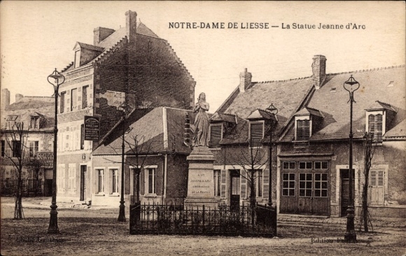 CPA Notre-Dame de Liesse Aisne, La Statue Jeanne d'Arc