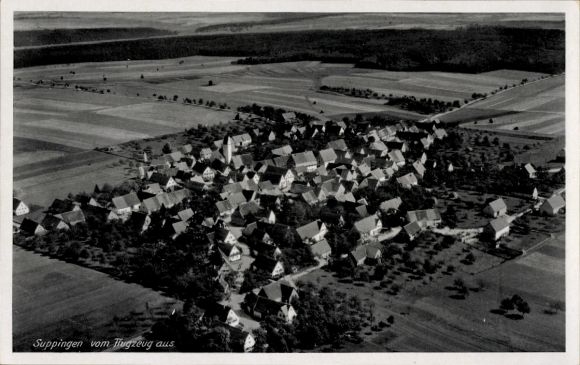 Ak Suppingen Laichingen in Württemberg, Luftaufnahme von  viele Dächer, Felder und Bäume