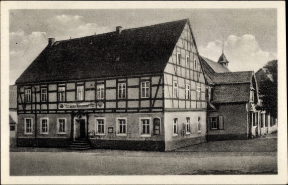 Postcard Hartmannsdorf Reichenau im Erzgebirge, Partie am Gasthof Hartmannsdorf