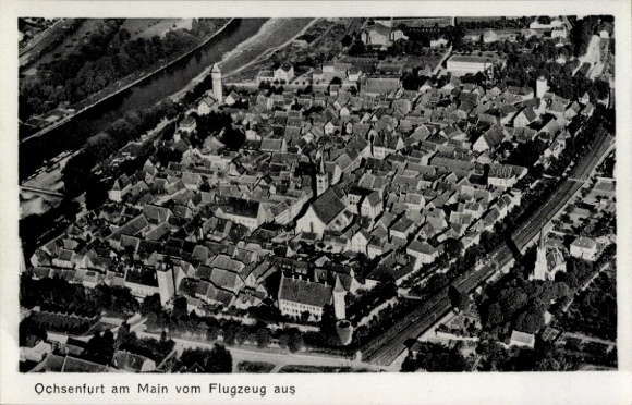 Ak Ochsenfurt am Main Unterfranken, Luftaufnahme von Ochsenfurt, viele Häuser, Fluss im Hintergru