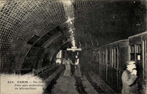 Postcard Paris, subway, interior view of a Metropolitain subway station, Direction de Villiers