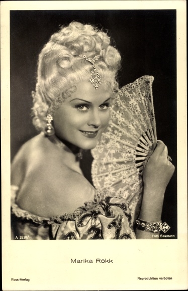 Postcard actress and dancer Marika Rökk, portrait, fan