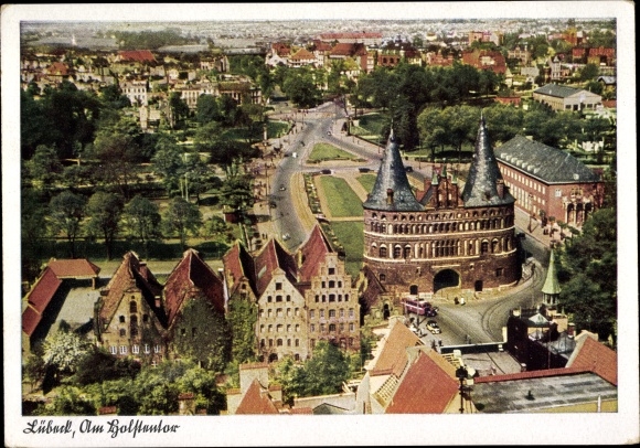 PC Lübeck in Schleswig Holstein, partial view of the place at the Holstentor, gabled houses