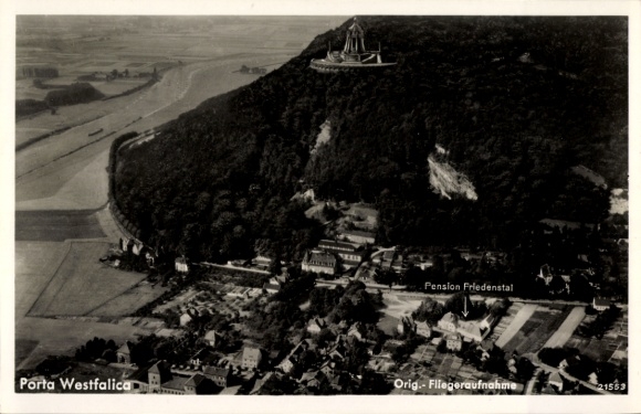 Ak Porta Westfalica an der Weser, Luftaufnahme von Pension Friedenstal,  Flussansicht