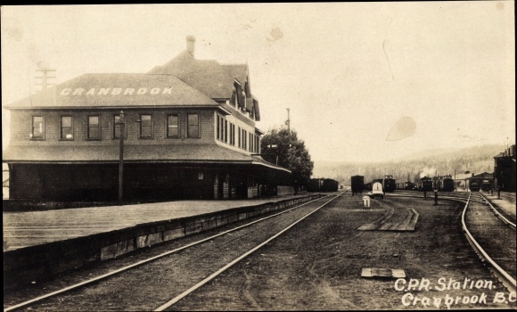 Photo Postcard Cranbrook British Columbia, train station, track side
