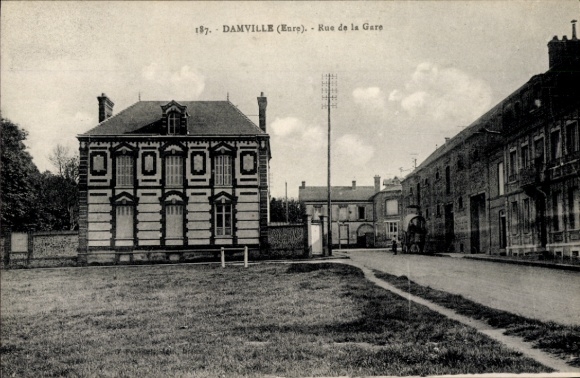 Postcard Damville Ihr, Rue de la Gare