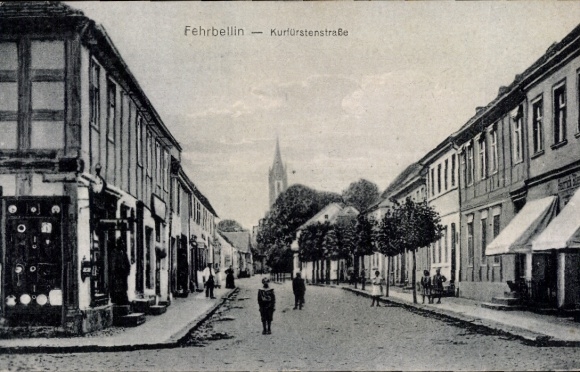 Postcard Fehrbellin, Kurfürstenstraße, shops
