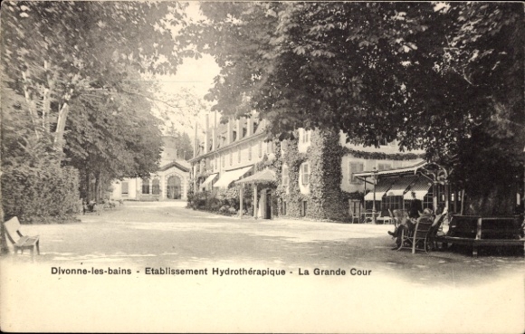 CPA Divonne-les-Bains Ain, Etablissement Hydrothérapique, La Grande Cour