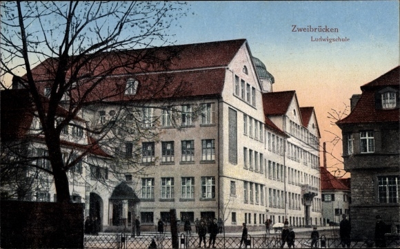 Postcard Zweibrücken in Rhineland-Palatinate, view of the Ludwig School, schoolyard