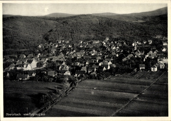 Ak Oberurbach Urbach im Remstal, Luftaufnahme von  viele Häuser, ländliche Umgebung
