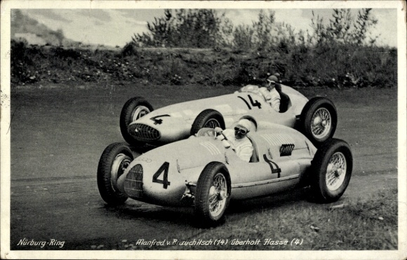 Postcard Nürburg in the Eifel, Nürburgring, Manfred von Brauchitsch overtakes Hasse