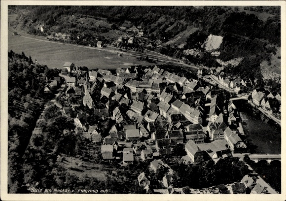 Ak Sulz am Neckar, Luftaufnahme von  viele Häuser, Landschaft
