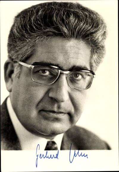 Postcard politician Gerhard Jahn, Federal Minister of Justice, portrait, autograph