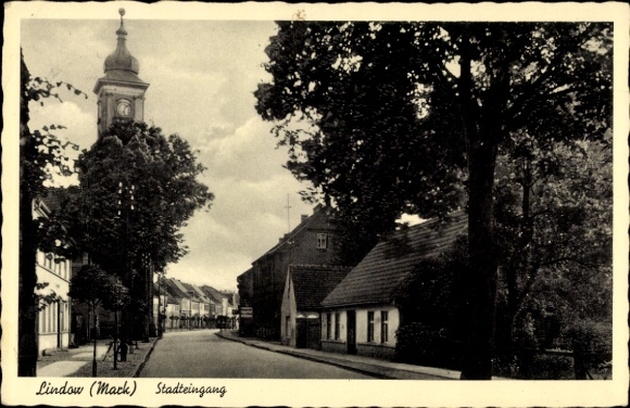 Postcard Lindow in der Mark, city entrance