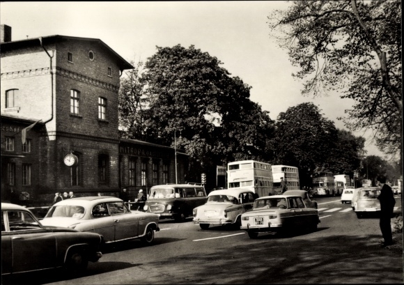PC Berlin Treptow Adlershof, Adlergestell, S station, traffic scene