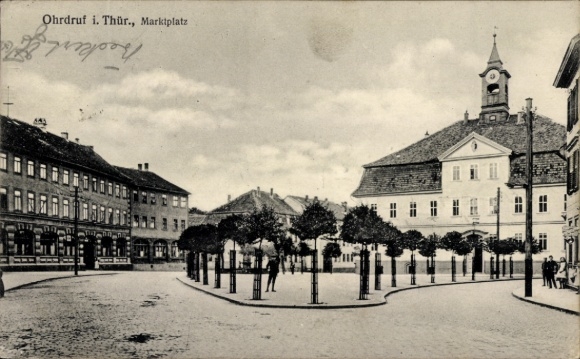 Ak Ohrdruf, Blick zum Marktplatz, Kirche