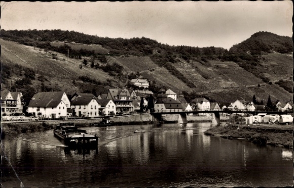 KP Obernhof nad rzeką Lahn, krajobraz rzeczny, winnice, domy, łódź, Gasthof Goetheberg