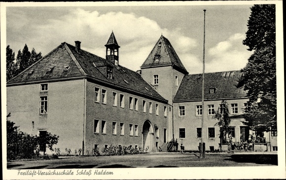 Postcard Haldem Stemwede in Ostwestfalen Lippe, open-air experimental school, castle