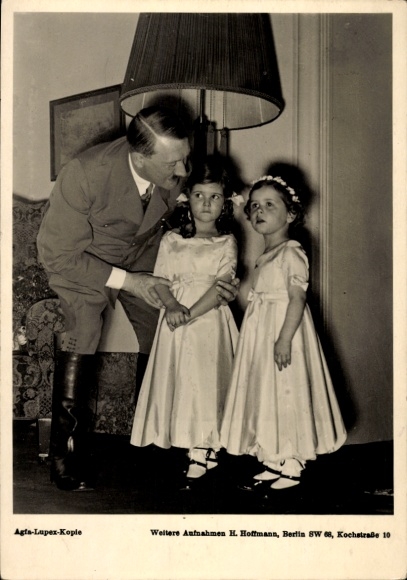 Ak Reichsausstellung Gebt mir 4 Jahre Zeit, Berlin 1937, Adolf Hitler, Töchter von Goebbels