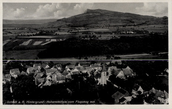 Ak Schlatt am Randen Hilzingen im Hegau, Landschaft, Hohenstoffeln, Flugzeugsicht, Ort mit Häuser