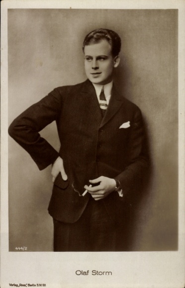 Postcard actor Olaf Storm, standing portrait, cigarette, Ross 444/2