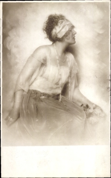 Postcard Actress, portrait