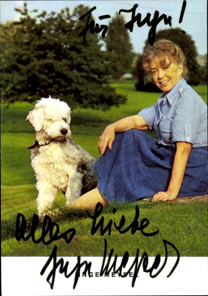 Ak Schauspielerin Inge Meysel, Portrait mit Hund, Autogramm