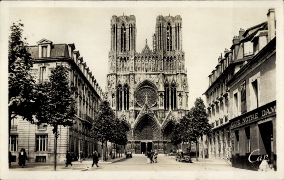 Ak Reims Marne, Kathedrale, Bäume, Straßenansicht, Café Notre Dame