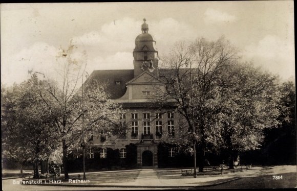 Ak Ballenstedt im Harz, Blick auf das Rathaus, Vorplatz