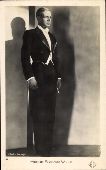 Postcard Actor Pierre Richard Willm, portrait