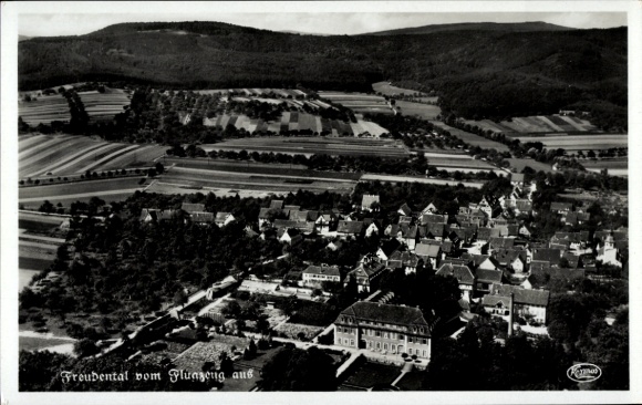 KP Freudenstadt w Schwarzwaldzie, widok z lotu ptaka na wiejską okolicę, architektura