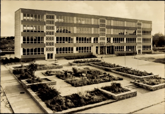 Ak Querfurt im Saalekreis, Partie an der Polytechnischen Oberschule Bernhard Koenen