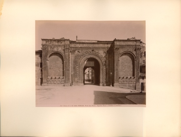 foto rond 1880, Perugia Umbrië, Porta San Pietro