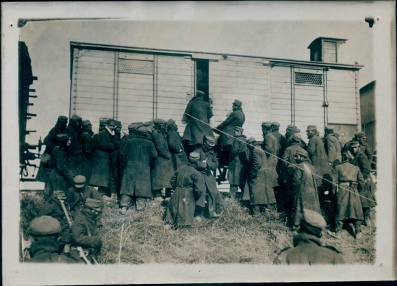 Photo Greek soldiers stop a train, November 1912