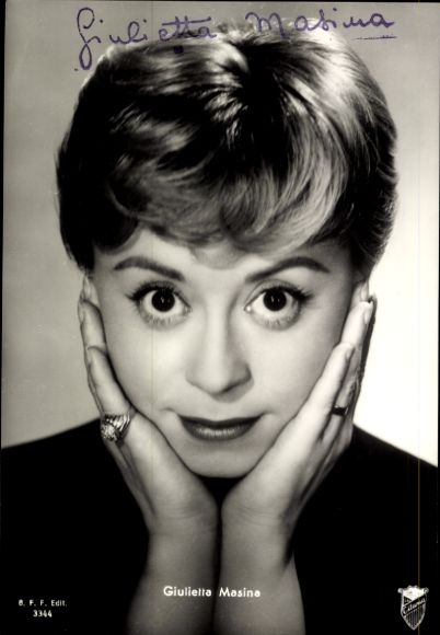 Postcard actress Giulietta Masina, portrait, autograph