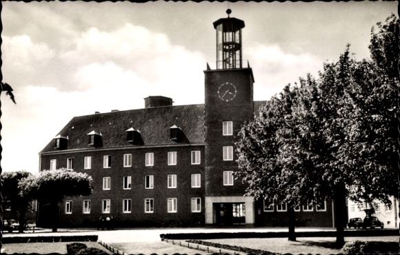 Postcard Emmerich am Niederrhein, port customs office building with clock tower, row of trees