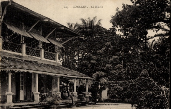 Postcard Conakry Guinea, La Mairie, view of the town hall