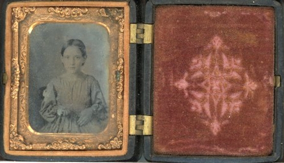 Daguerreotype Photo portrait Gold Frame Antique Velvet, Girl