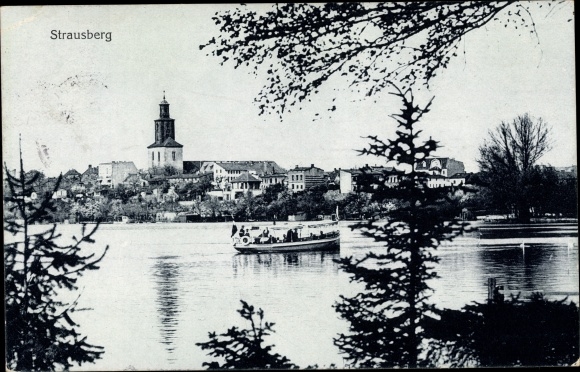 Ak Strausberg in der Mark, Blick auf den Ort, Boot