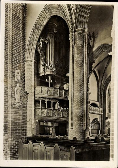 11 old PCs Lüneburg, various views, architectural views