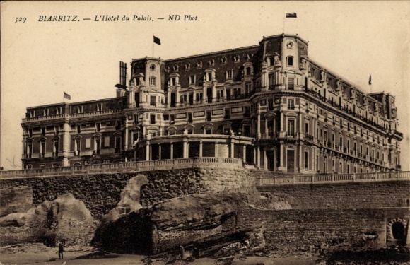 Ak Biarritz Pyrénées Atlantiques, L'Hôtel du Palais,  Architektur, ND Phot.