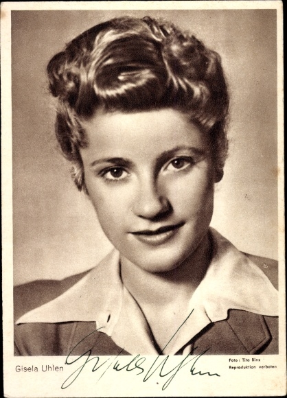 Postcard actress Gisela Uhlen, portrait, shirt collar