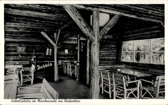 Ak Schwalmtal am Niederrhein, Hariksee, Holzhütten-Innenraum, Tische und Stühle, Beschriftung 'Bo